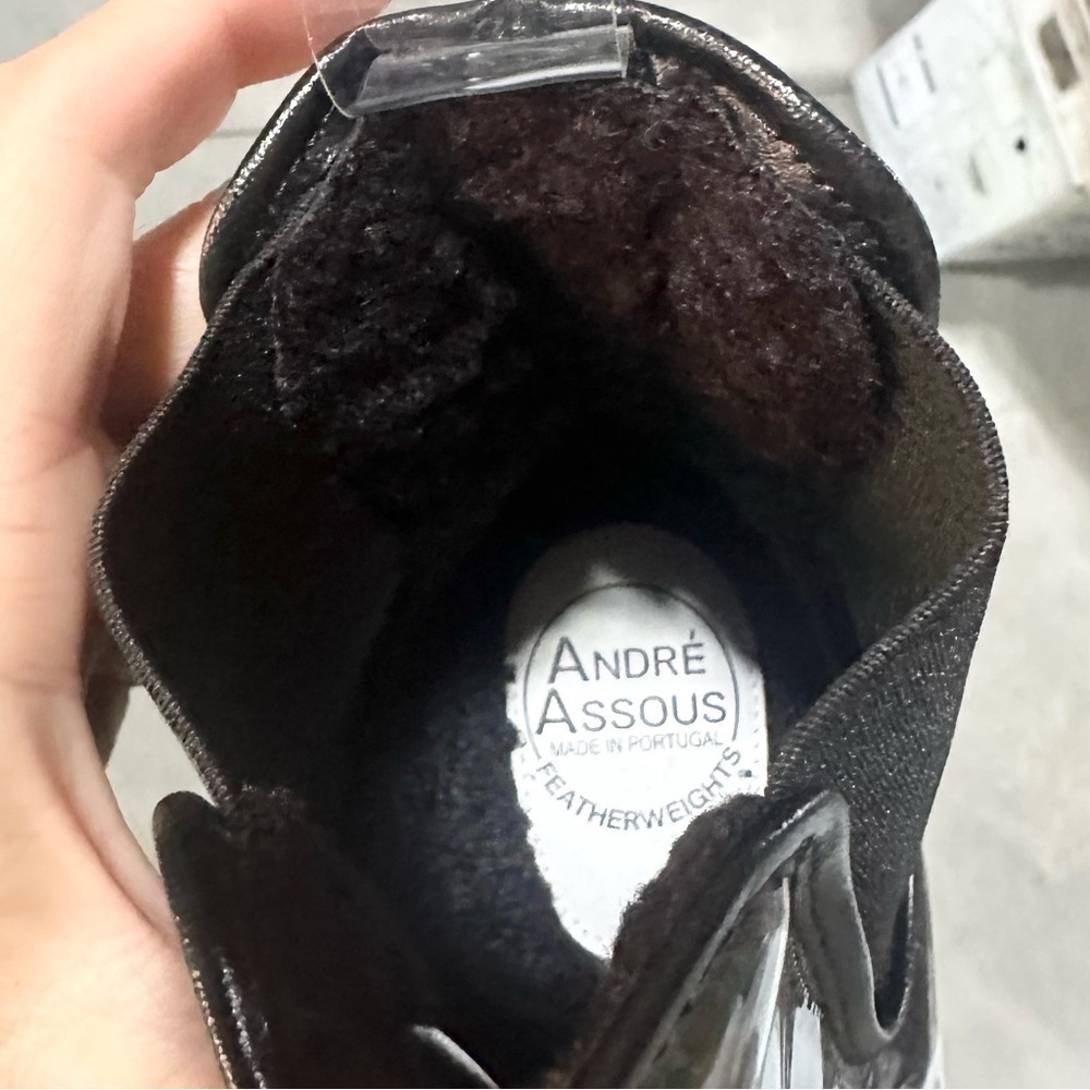 Andre Assous Peggy Vinyl Featherweights Faux Shearling Black Chelsea Boot Size 8 - Picture 8 of 9